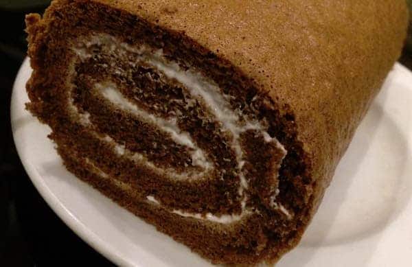 cach-lam-banh-Matcha-Cocea-Roll-Cake
