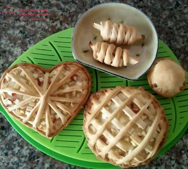 Hướng dẫn cách làm bánh táo nước kiểu Nga